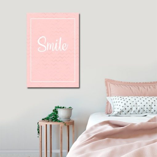 plakat z napisem smile do sypialni