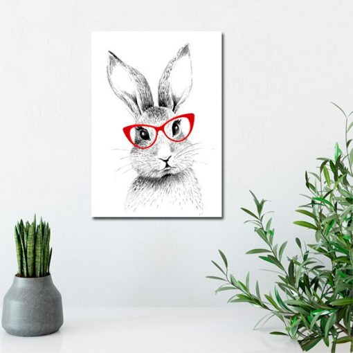 królik w okularach jako plakat