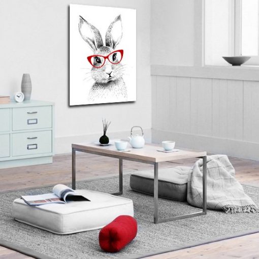 plakat z królikiem w pokoju