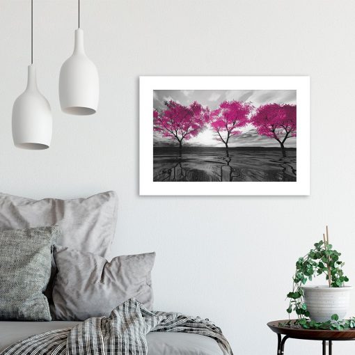 plakat różowe drzewa w salonie
