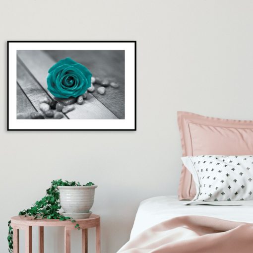 plakat z różą do sypialni nad łóżko