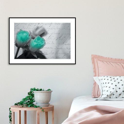 plakat turkusowe róże w sypialni