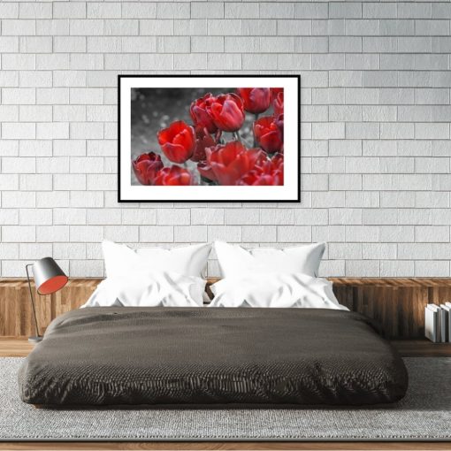 plakat z motywem kwiatów nad łóżko