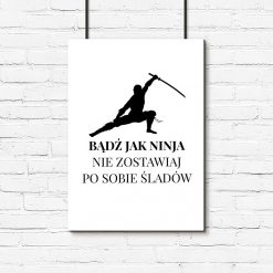 plakat z ninja i sentencją