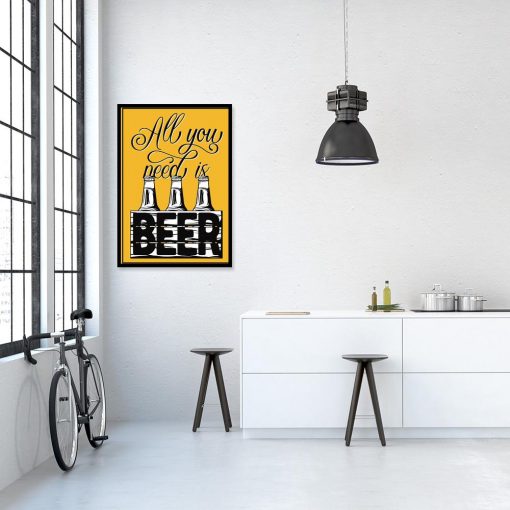 plakat żółty z butelkami piwa