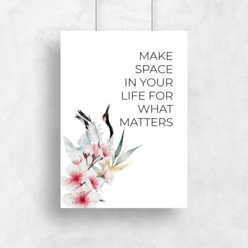 Plakat z żurawiem i maksymą: make space in your life for what matters