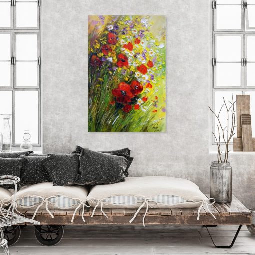 Obraz z kwiatami na łące do dekoracji salonu