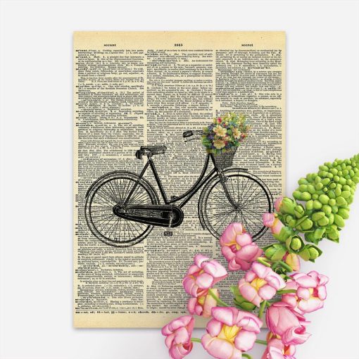 Plakat z rowerem na tle nadrukowanych informacji
