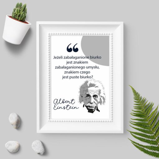 Plakat z sentencją Einsteina o bałaganie na biurku